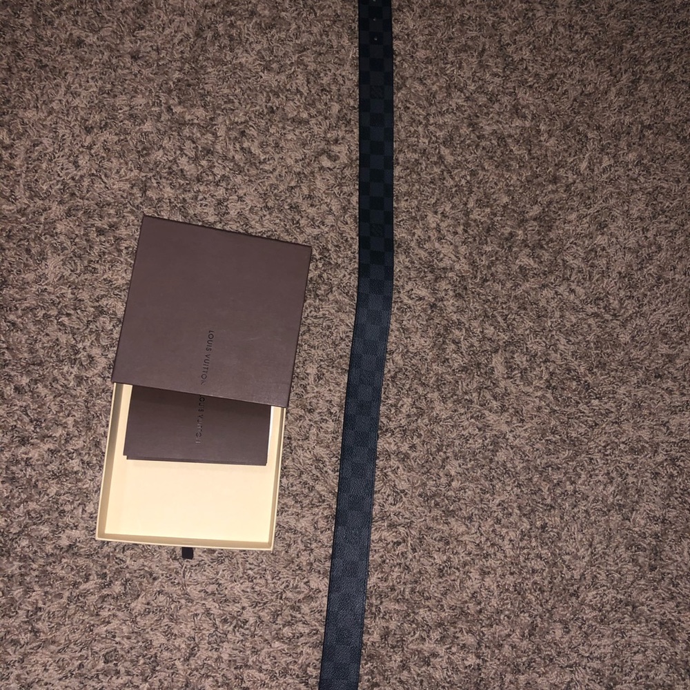 Men’s Louis Vuitton belt - Picture 2 of 4